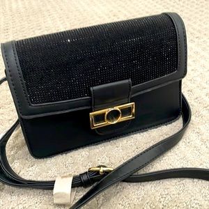 Black handbag from Alyssa